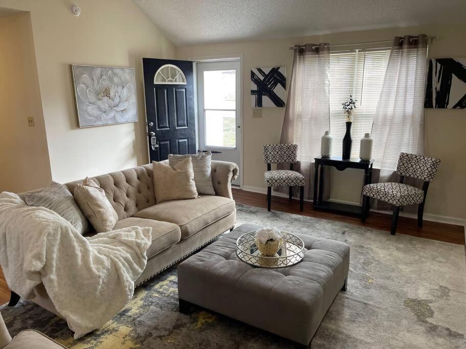 Pet- Friendly, & Close To Uptown Holiday home Charlotte