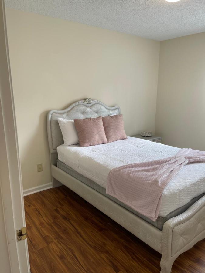 Pet- Friendly, & Close To Uptown Holiday home Charlotte