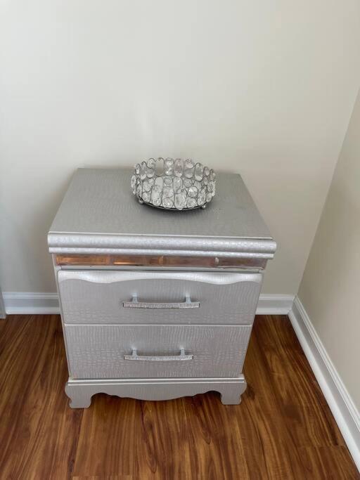 Pet- Friendly, & Close To Uptown Holiday home