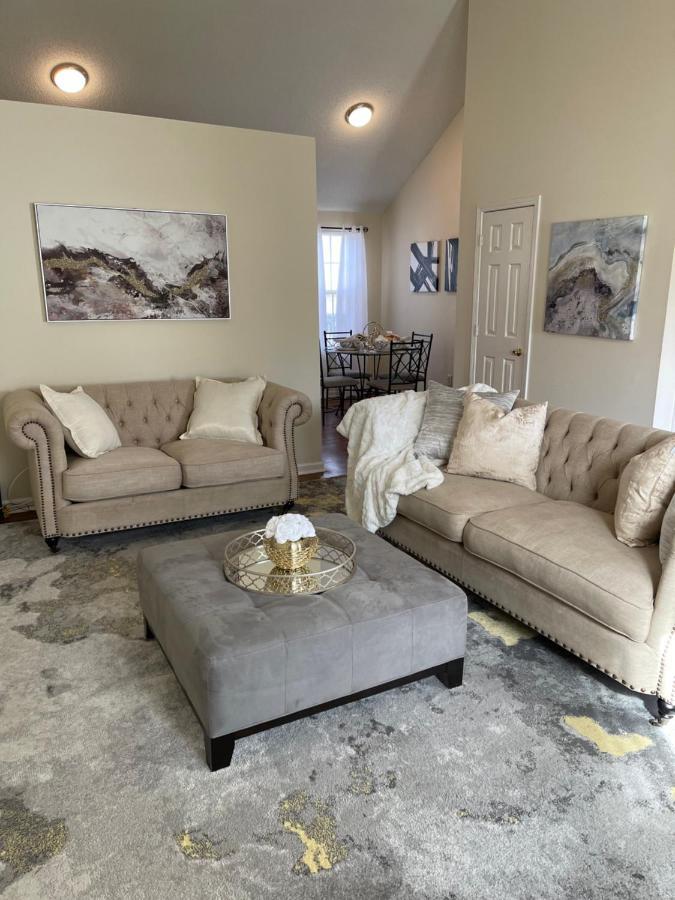 Pet- Friendly, & Close To Uptown Holiday home *